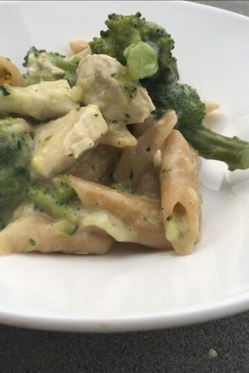 One pot pasta med kylling og broccoli