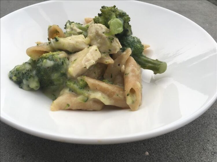 One pot pasta med kylling og broccoli