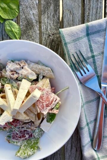 Pastasalat med soltørrede tomater og feta